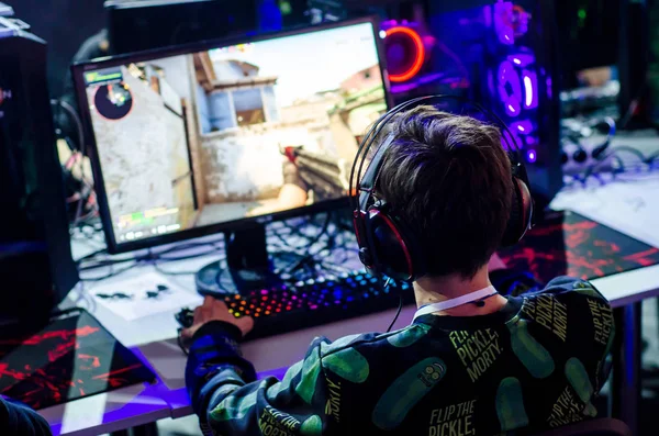 How Online Gaming Platforms Create Player Communities
